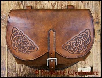 Belt pouch with carving