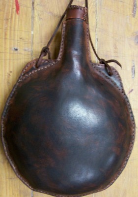 Round leather drinking bottle