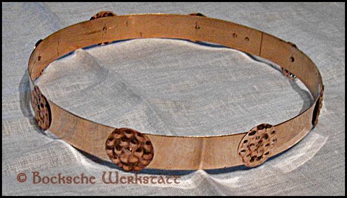 Circlet out of bronze decorated